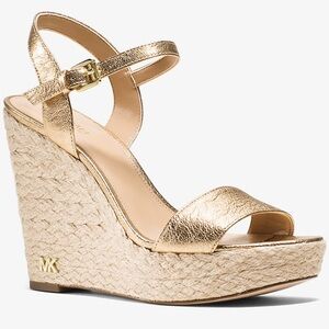 Michael Kors: Jill Metallic-Leather Wedge
Size 8.5
Great Condition